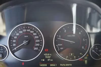 Vendo BMW 318 2014 - 15750 EUR, 143203 km - AUTO.MOTO.pt