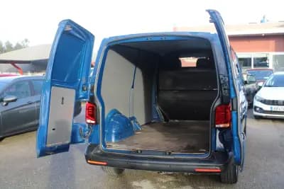 Vendo Volkswagen Transporter 2021 - 22990 EUR, 115000 km - AUTO.MOTO.pt