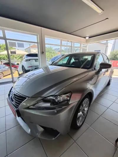 Vendo Lexus IS 300H 2013 - 19990 EUR, 170000 km - AUTO.MOTO.pt