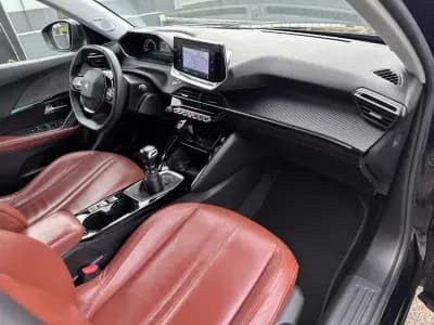 Vendo Peugeot 2008 2021 - 16900 EUR, 130000 km - AUTO.MOTO.pt