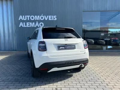 Vendo Fiat 600 2025 - 24500 EUR, 9900 km - AUTO.MOTO.pt