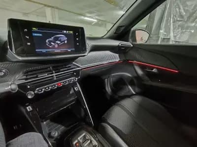 Vendo Peugeot e-2008 2023 - 23890 EUR, 9100 km - AUTO.MOTO.pt