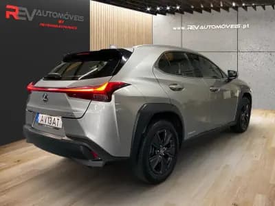 Vendo Lexus UX 250h 2021 - 24950 EUR, 126000 km - AUTO.MOTO.pt