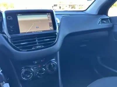 Vendo Peugeot 208 2013 - 10990 EUR, 129992 km - AUTO.MOTO.pt