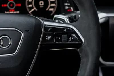 Vendo Audi RS6 Avant 2021 - 114000 EUR, 74634 km - AUTO.MOTO.pt