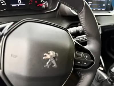 Vendo Peugeot 208 2022 - 15950 EUR, 91000 km - AUTO.MOTO.pt