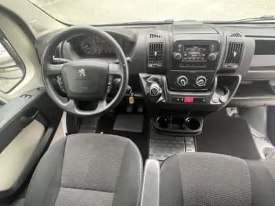 Vendo Peugeot Boxer 2.0BlueHDi L2H2 Premium 2019 - 18990 EUR, 232250 km - AUTO.MOTO.pt