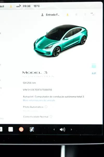 Vendo Tesla Model 3 2020 - 21990 EUR, 124208 km - AUTO.MOTO.pt