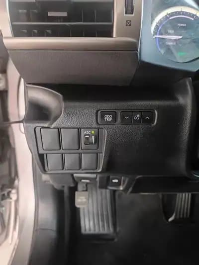 Vendo Lexus IS 300H 2013 - 19990 EUR, 170000 km - AUTO.MOTO.pt