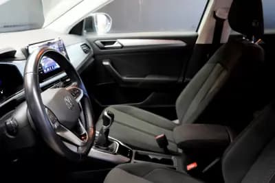 Vendo Volkswagen T-Roc 2023 - 21990 EUR, 70000 km - AUTO.MOTO.pt