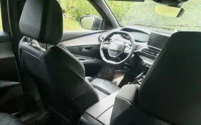 Vendo Peugeot 3008 2023 - 28890 EUR, 27600 km - AUTO.MOTO.pt