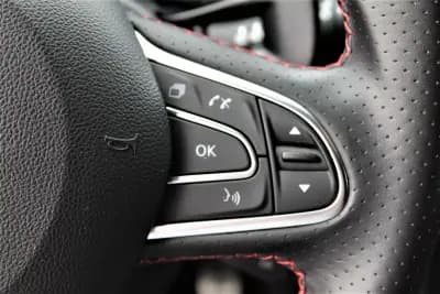 Vendo Renault Mégane 2019 - 43990 EUR, 42000 km - AUTO.MOTO.pt