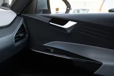 Sell Volkswagen ID.3 2023 - 23750 EUR, 98300 km - AUTO.MOTO.pt