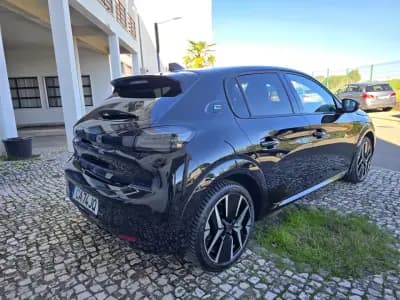 Vendo Peugeot e-208 2024 - 25450 EUR, 11000 km - AUTO.MOTO.pt