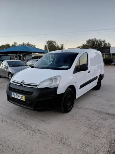 Vendo Citroën Berlingo 2016 - 11900 EUR, 210000 km - AUTO.MOTO.pt