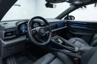 Vendo Porsche Macan 2025 - 88950 EUR, 14000 km - AUTO.MOTO.pt