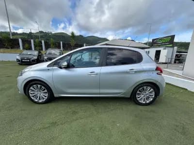 Sell Peugeot 208 2016 - 11490 EUR, 155000 km - AUTO.MOTO.pt