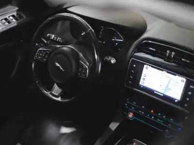 Sell Jaguar F-Pace 2017 - 23990 EUR, 91000 km - AUTO.MOTO.pt