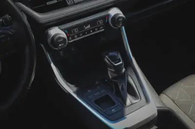 Vendo Toyota RAV4 2021 - 35980 EUR, 107200 km - AUTO.MOTO.pt