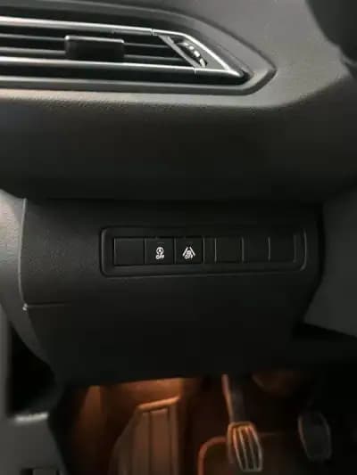 Sell Peugeot 308 2024 - 14990 EUR, 91000 km - AUTO.MOTO.pt