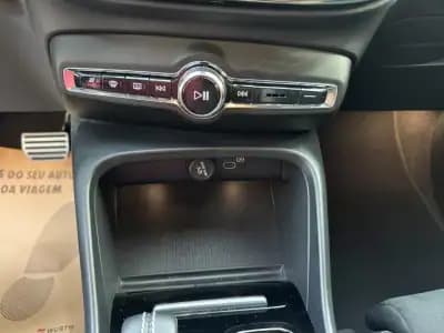 Sell Volvo XC 40 2021 - 31500 EUR, 77000 km - AUTO.MOTO.pt