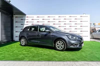 Vendo Renault Mégane 2019 - 14990 EUR, 124445 km - AUTO.MOTO.pt
