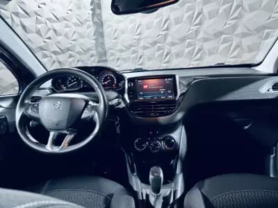 Vendo Peugeot 208 2017 - 8990 EUR, 100342 km - AUTO.MOTO.pt