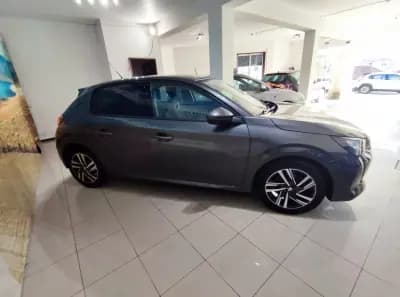 Sell Peugeot 208 2018 - 13990 EUR, 37000 km - AUTO.MOTO.pt