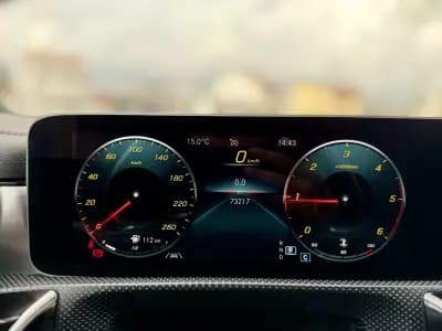 Vendo Mercedes-Benz CLA 180 2019 - 29950 EUR, 73000 km - AUTO.MOTO.pt