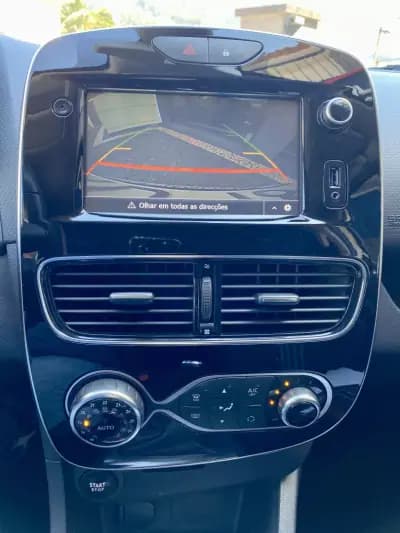 Vendo Renault Clio 2017 - 16950 EUR, 92830 km - AUTO.MOTO.pt