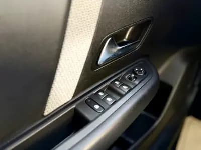 Vendo Citroën C4 2023 - 18950 EUR, 47000 km - AUTO.MOTO.pt