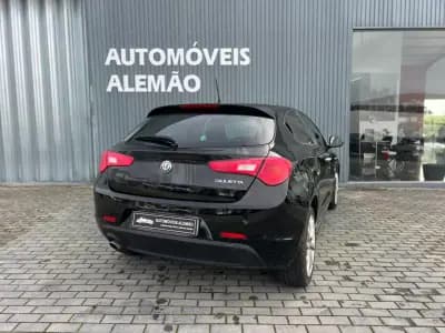 Vendo Alfa Romeo Giulietta 2018 - 15950 EUR, 122241 km - AUTO.MOTO.pt
