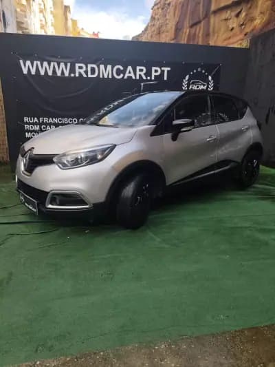 Sell Renault Captur 2015 - 10400 EUR, 180000 km - AUTO.MOTO.pt