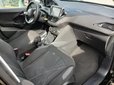 Sell Peugeot 208 2015 - 7450 EUR, 100037 km - AUTO.MOTO.pt