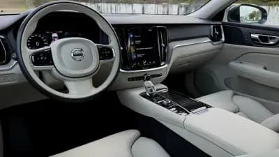 Sell Volvo V60 2020 - 26500 EUR, 129000 km - AUTO.MOTO.pt