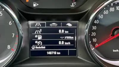 Vendo Opel Astra Sports Tourer 2021 - 11640 EUR, 149717 km - AUTO.MOTO.pt