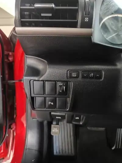 Vendo Lexus IS 300H 2017 - 25900 EUR, 68000 km - AUTO.MOTO.pt