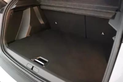 Vendo Peugeot 2008 2021 - 23900 EUR, 30000 km - AUTO.MOTO.pt