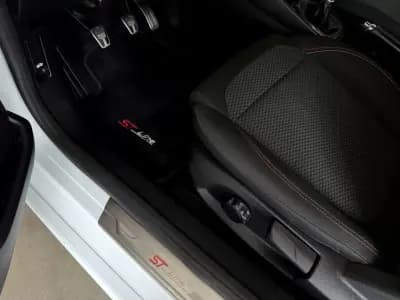 Vendo Ford Fiesta 2018 - 12500 EUR, 146800 km - AUTO.MOTO.pt