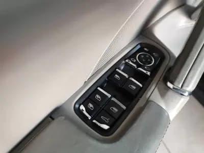 Sell Porsche Cayenne 2012 - 24990 EUR, 267800 km - AUTO.MOTO.pt