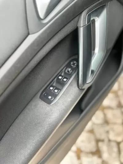 Vendo Peugeot 308 2015 - 8900 EUR, 210000 km - AUTO.MOTO.pt