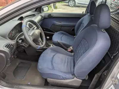 Sell Peugeot 206 2005 - 1750 EUR, 393364 km - AUTO.MOTO.pt