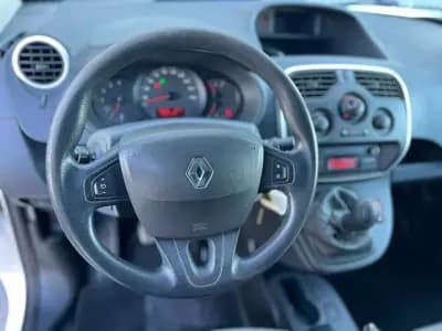 Vendo Renault Kangoo 2018 - 14500 EUR, 96074 km - AUTO.MOTO.pt