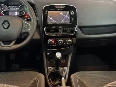 Vendo Renault Clio 2017 - 11990 EUR, 103171 km - AUTO.MOTO.pt
