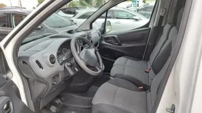 Vendo Peugeot Partner 2018 - 9900 EUR, 250472 km - AUTO.MOTO.pt