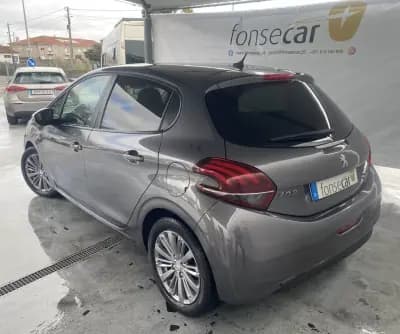 Sell Peugeot 208 2019 - 10750 EUR, 112682 km - AUTO.MOTO.pt
