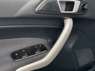 Sell Ford Fiesta 2011 - 7500 EUR, 91446 km - AUTO.MOTO.pt