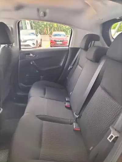 Vendo Peugeot 208 2017 - 10750 EUR, 96000 km - AUTO.MOTO.pt