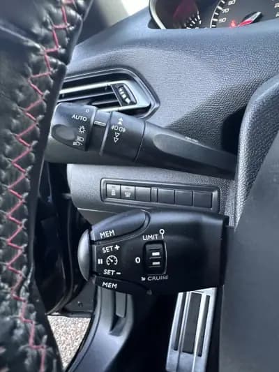 Sell Peugeot 308 SW 2015 - 12900 EUR, 140000 km - AUTO.MOTO.pt