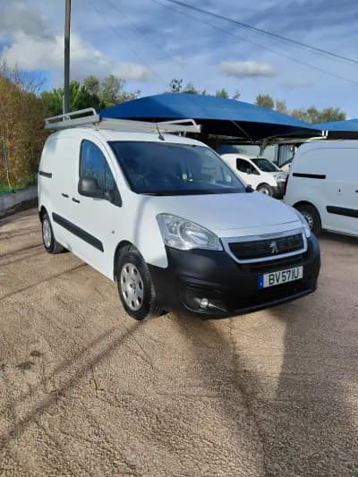 Vendo Peugeot Partner 2019 - 13980 EUR, 157692 km - AUTO.MOTO.pt